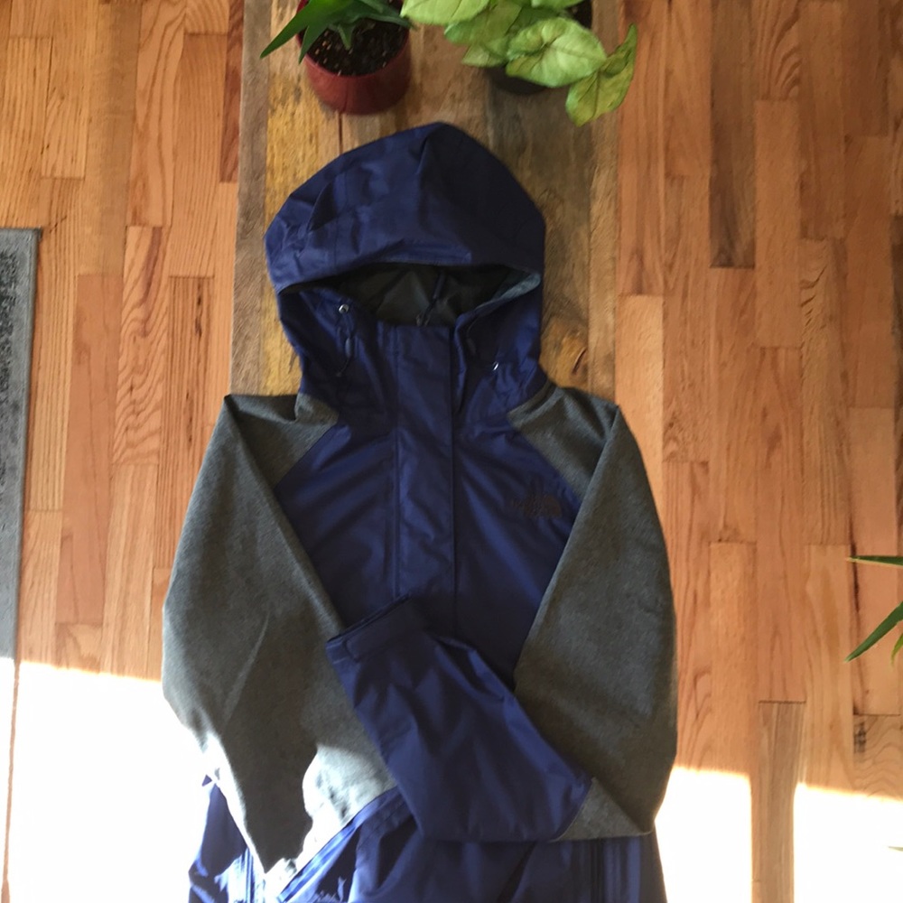 The North Face Dryvent Rain Jacket - Picture 5 of 5